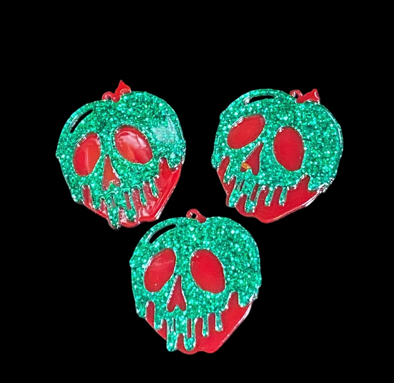 Poison Apple cauldron charm prize bath bomb - Charming Cheshire, apple butter caramel