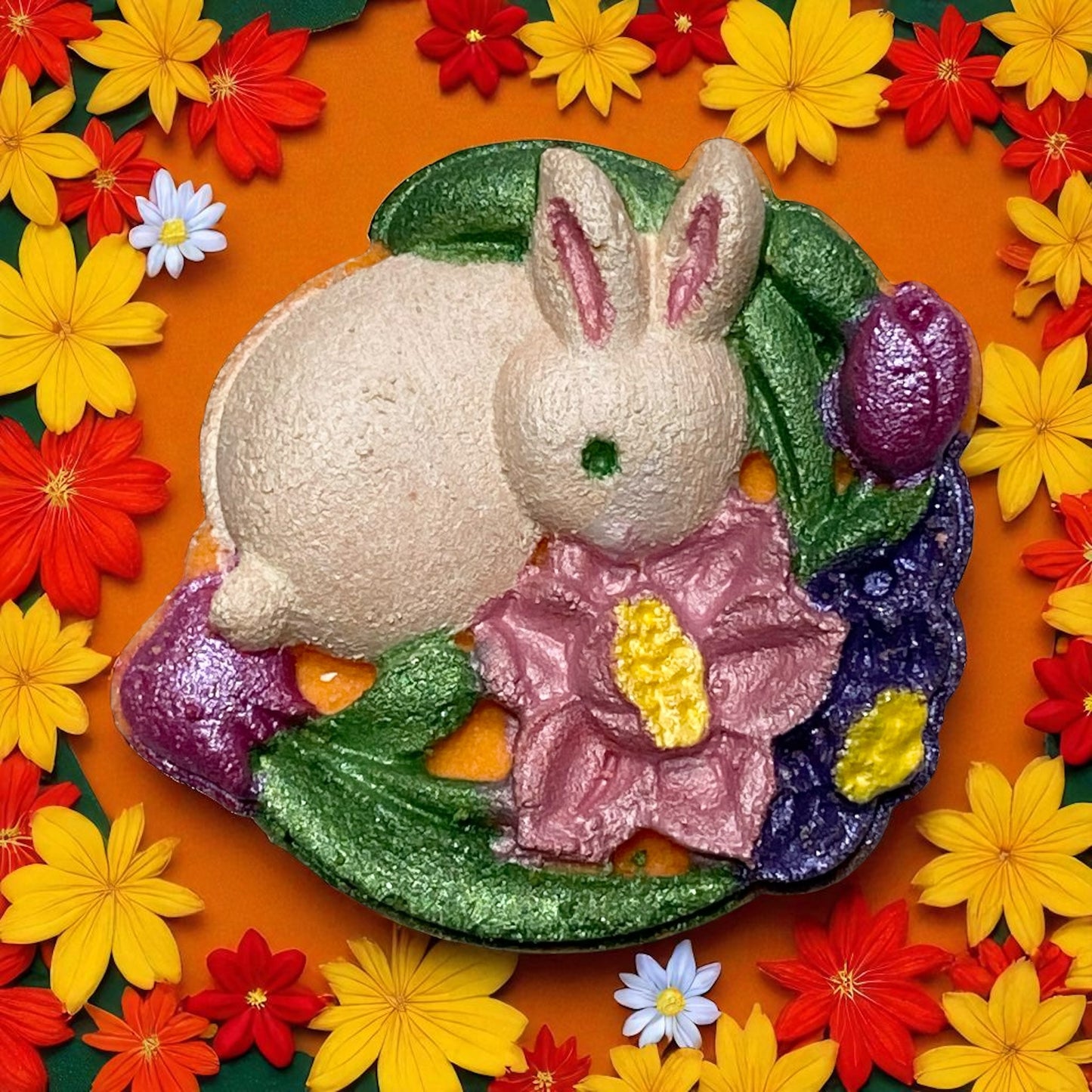 Autumn bunny charm prize bath bomb - Charming Cheshire, Pear, grapes, jasmine, wood, vanilla