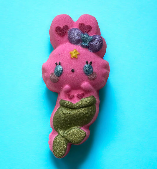 Toy prize Bunny Mermaid bath bomb - Charming Cheshire, pear, lychee, grapefruit, damascena rose, incense, vetiver, vanilla, musk