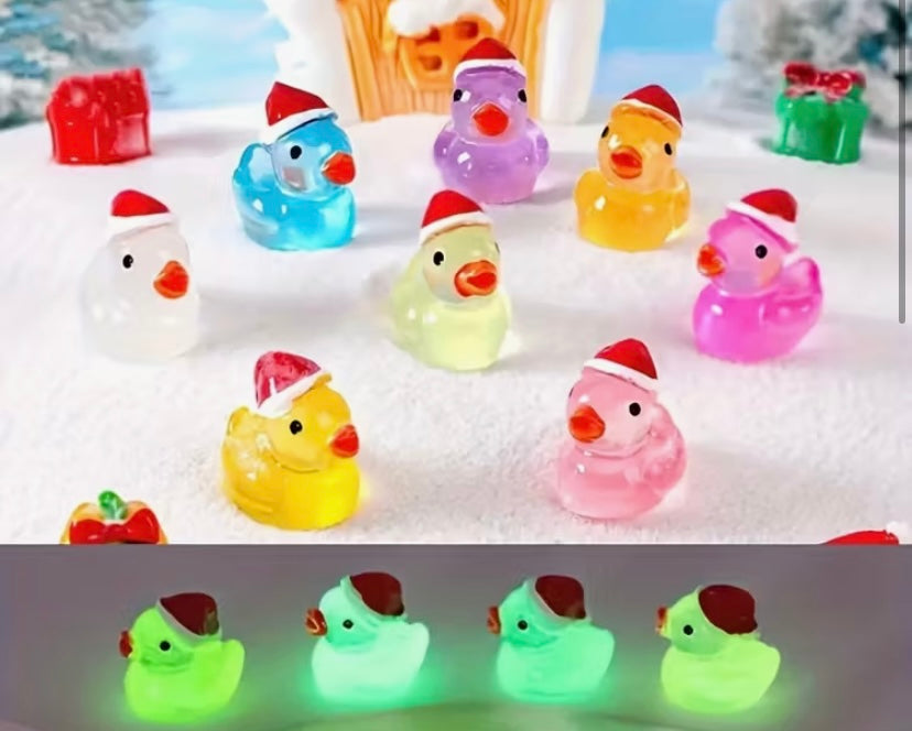 Chilly penguin charm prize bath bomb - Charming Cheshire, peach, apple, magnolia