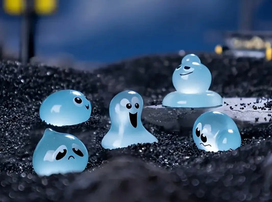 Glowering kitty ghost charm prize bath bomb - Charming Cheshire, sour patch kids