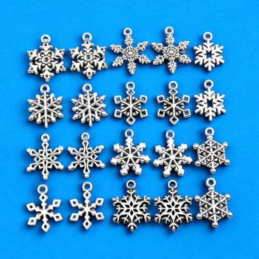 Astrid snowflake charm prize bath bomb - Charming Cheshire, cherry, peach, vanilla