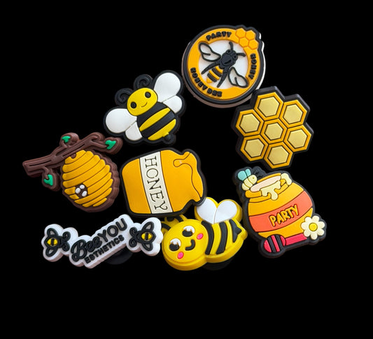 Honeycomb bee shoe charm prize bath bomb - Charming Cheshire, blackberry, blueberry, banana