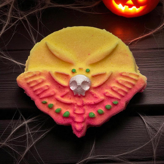 Death moth charm prize bath bomb - Charming Cheshire, Apples, Cardamom, Warm Caramel, Cedarwood