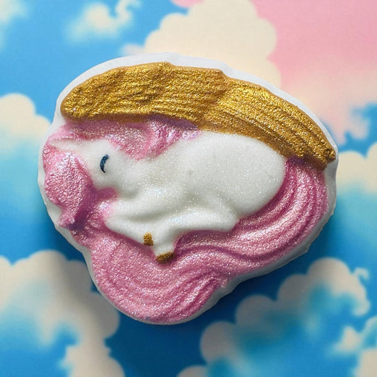 Pegasus Dreams Unicorn charm prize bath bomb - Charming Cheshire, lemongrass, bergamot, avocado
