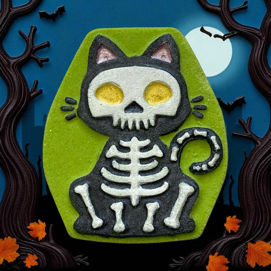 Skeleton kitty ghost charm prize bath bomb - Charming Cheshire, apple, peach, melon, delicate white flower