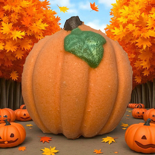 Classic pumpkin charm prize bath bomb - Charming Cheshire, Pear, grapes, jasmine, wood, vanilla