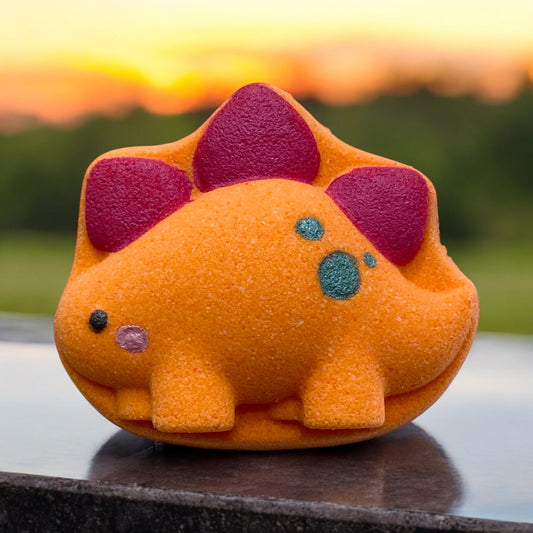 Toy prize Stegosaurus buddy bath bomb - Charming Cheshire, mandarin orange, pear, green apple, pineapple, orange blossom, lily of the valley, coconut milk, creamy vanilla, sandalwood, musk