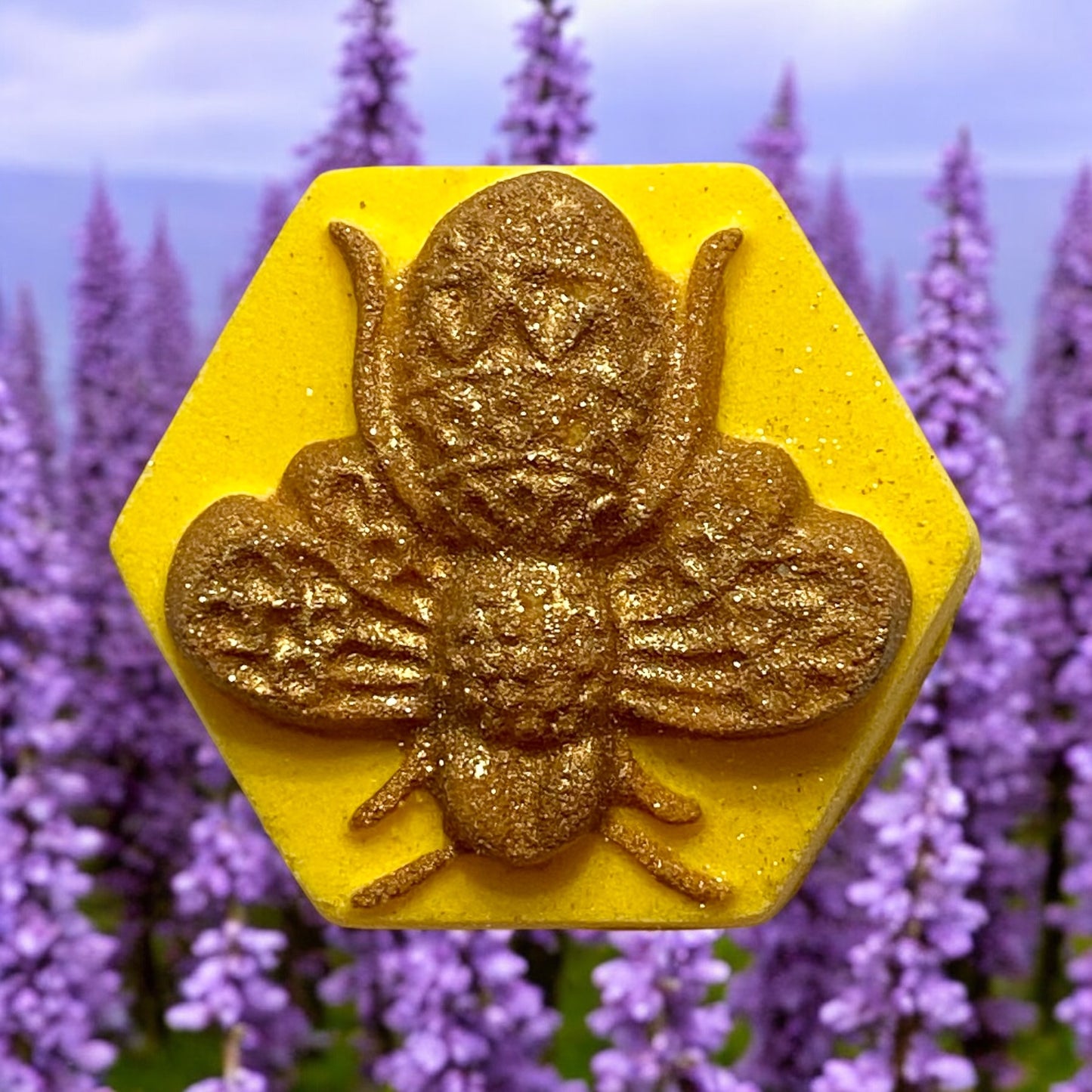 Filigree bee charm prize bath bomb - Charming Cheshire, jasmine, honey