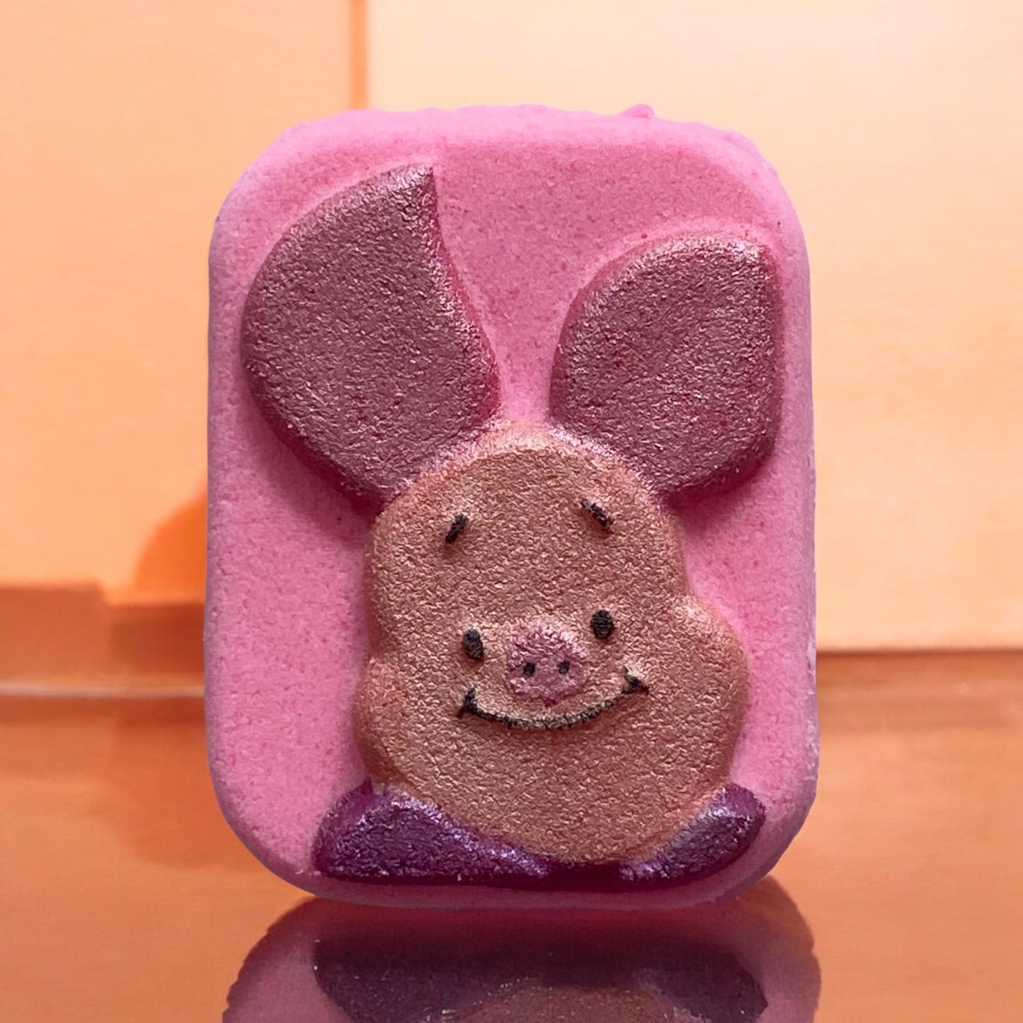 Piglet sticker prize bath bomb - Charming Cheshire, Green blackberry leaves, rose petals, freshly picked berries