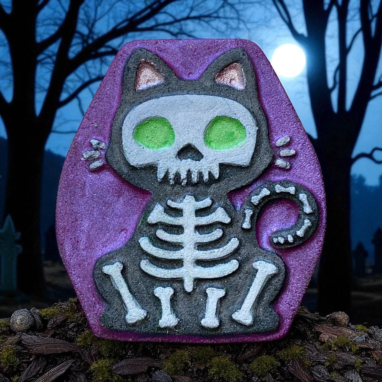 Skeleton kitty ghost charm prize bath bomb - Charming Cheshire, apple butter caramel