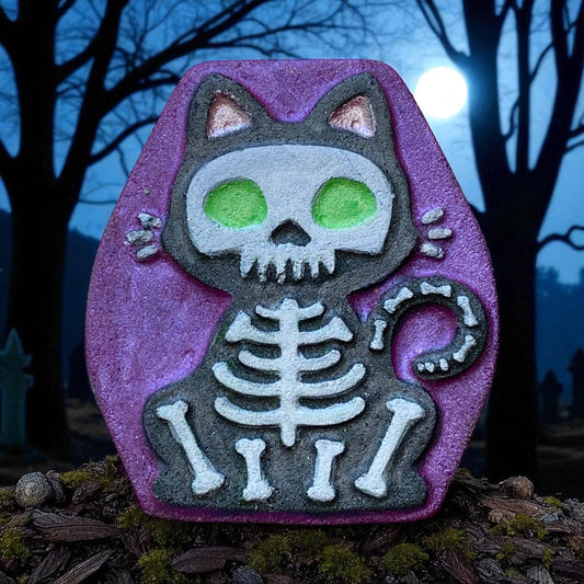 Skeleton kitty ghost charm prize bath bomb - Charming Cheshire, apple butter caramel