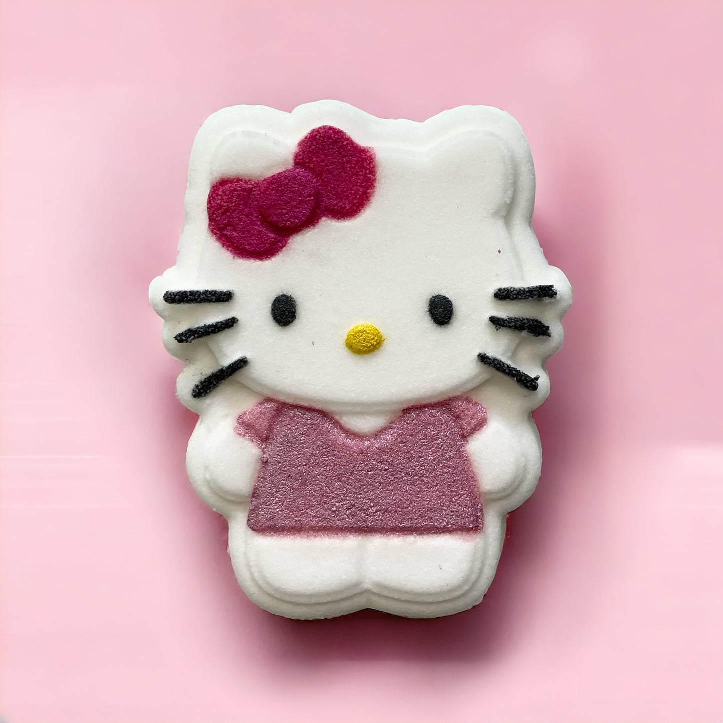 Toy prize Hello Kitty bath bomb - Charming Cheshire, jibbitz croc charm, freshly washed sheets, tropical fruit, chamomile, linen, cedar, musk