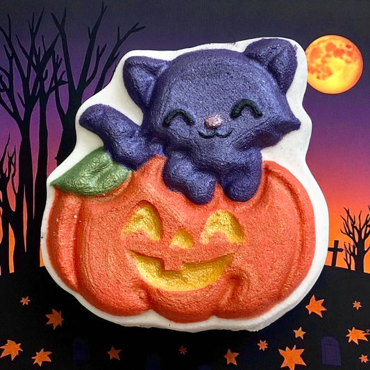 Pumpkin kitty charm prize bath bomb - Charming Cheshire, lemongrass, bergamot, avocado