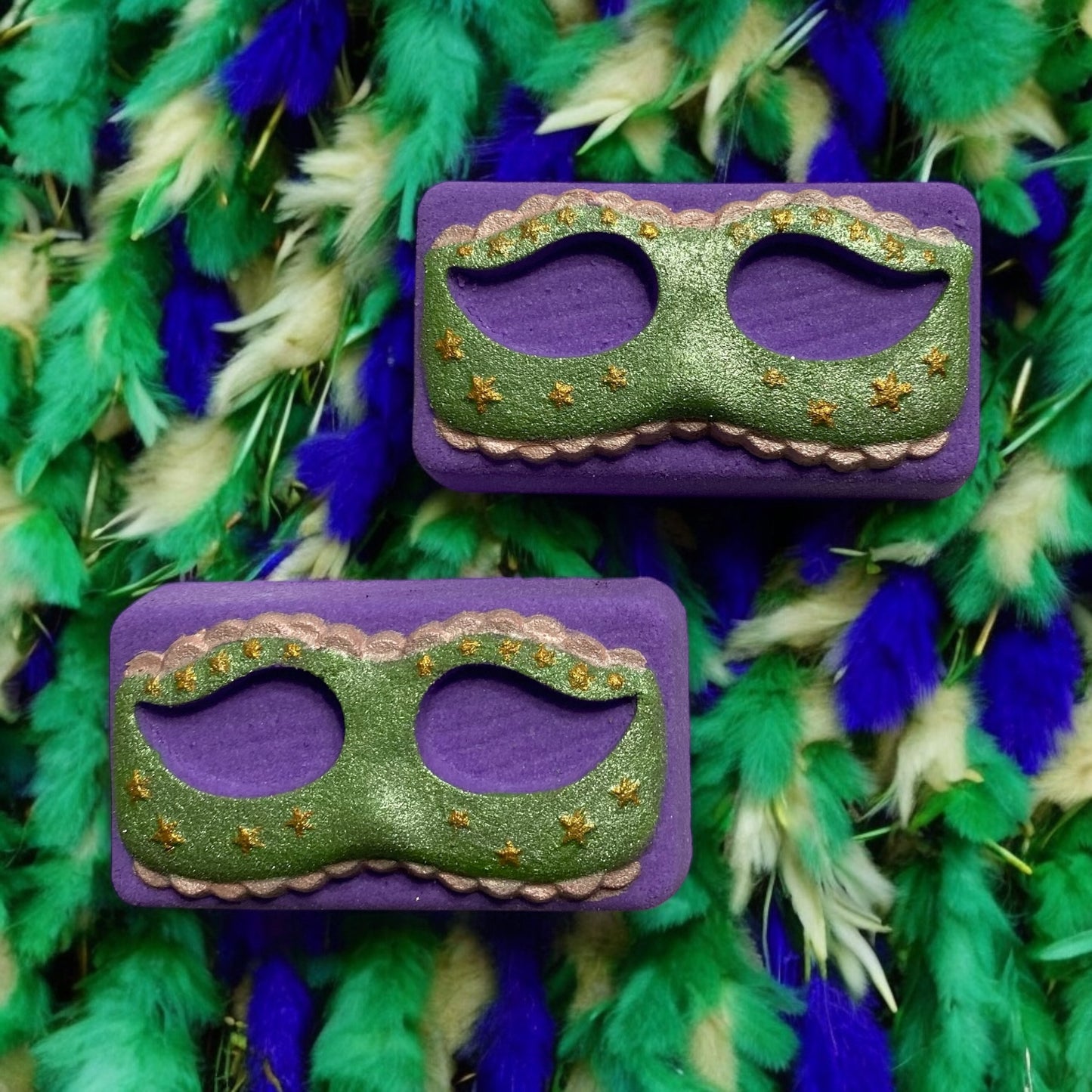 Mardi Gras mask sticker prize bath bomb - Charming Cheshire, guava, pineapple juice, coconut, kiwi