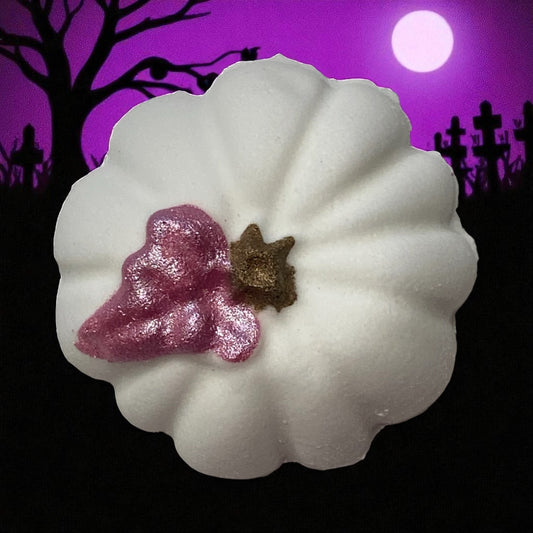 White pumpkin charm prize bath bomb - Charming Cheshire, peach, apple, magnolia