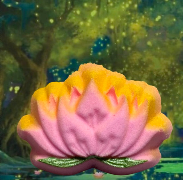 Water lily charm prize bath bomb - Charming Cheshire, ocean breezes, apple, honeydew,jasmine, lily of the valley, sandalwood, musk