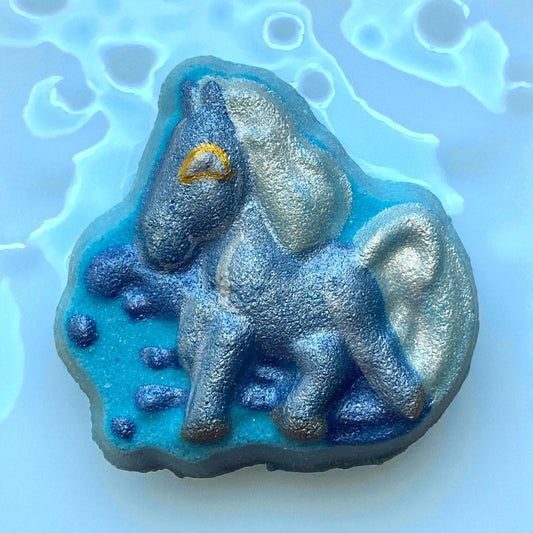 Frozen Nokk horse shoe charm prize bath bomb - Charming Cheshire, Ocean Air, Citrus, Jasmine, Violet