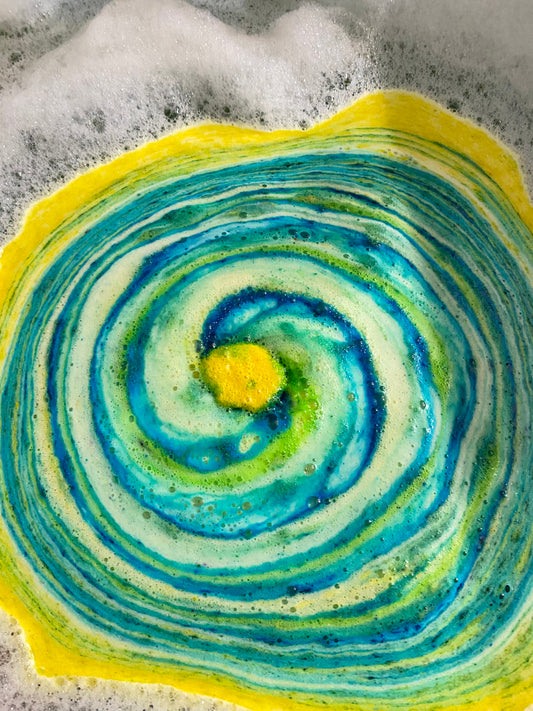 Oogie Moon bath bomb - Charming Cheshire, citrus, apple, melon, jasmine, rose, lily of the valley, magnolia, sandalwood, musk, vanilla