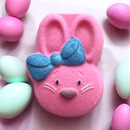 Chloe Bunny prize bath bomb - Charming Cheshire, Green blackberry leaves, rose petals, freshly picked berries