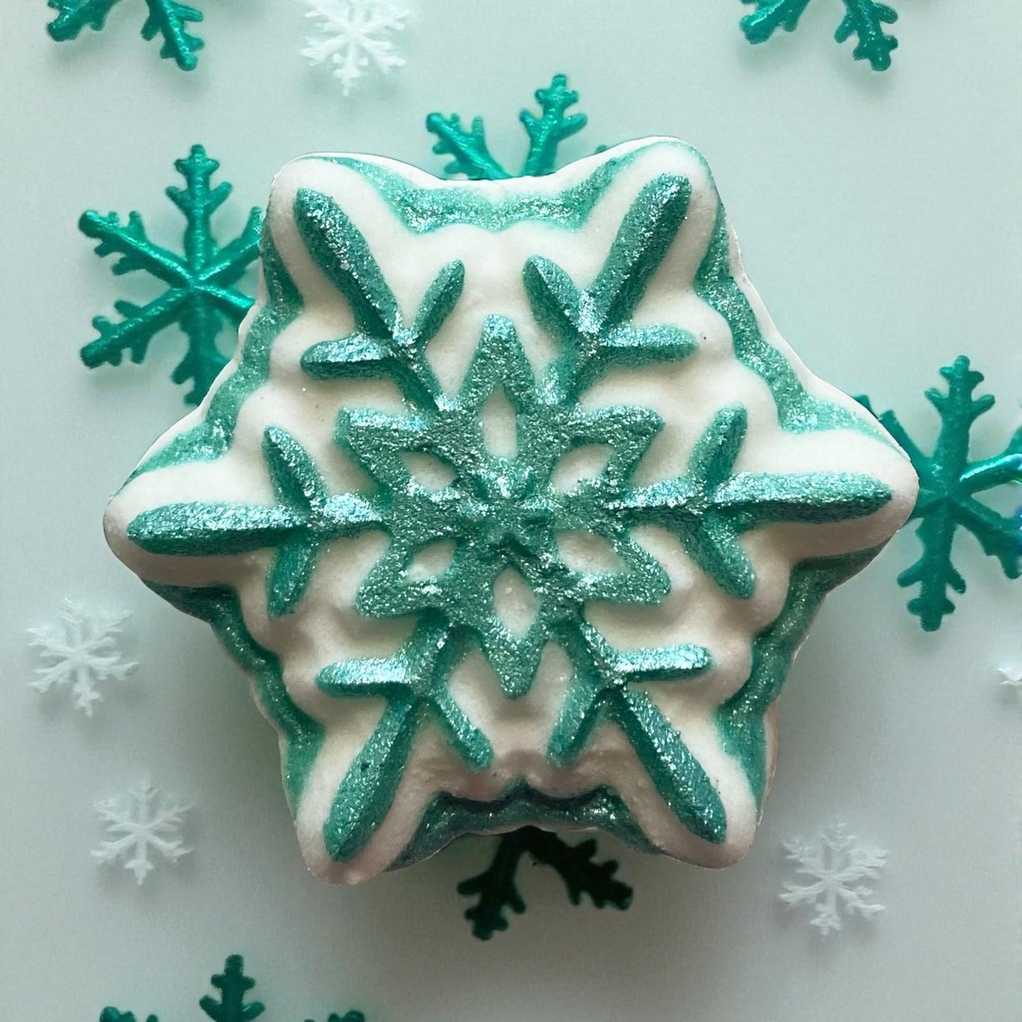 Edna Snowflake charm prize bath bomb - Charming Cheshire, citrus, sugared berries, fir, cedar