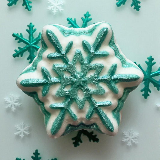 Edna Snowflake charm prize bath bomb - Charming Cheshire, citrus, sugared berries, fir, cedar