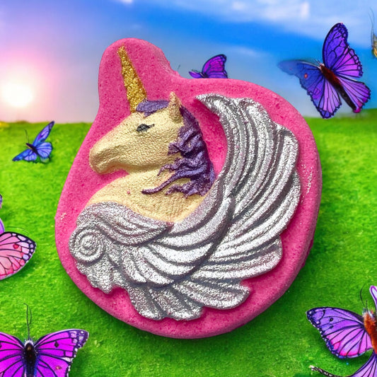 Charm prize Astra Pegasus Unicorn bath bomb - Charming Cheshire, sparkling lemon, sugared mint, verbena