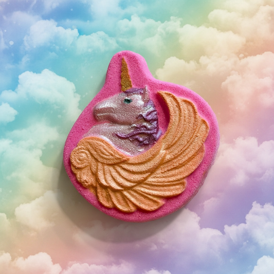 Astra Pegasus Unicorn charm prize bath bomb - Charming Cheshire, coconut, peach, mango, musk, tonka bean, gardenia